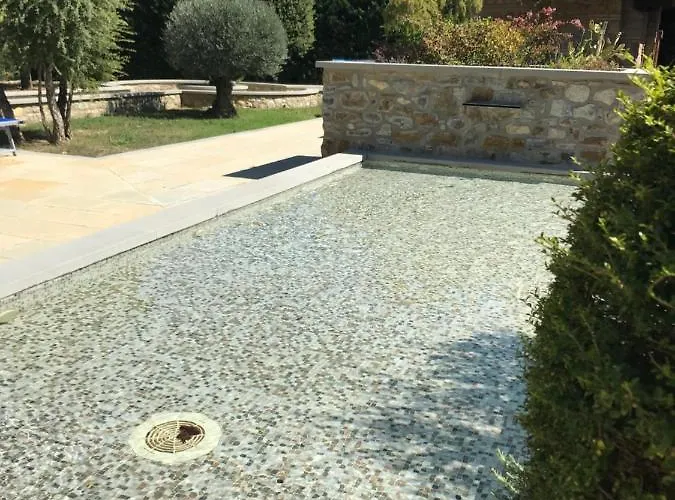 In Con Piscina - Mhateria Relais